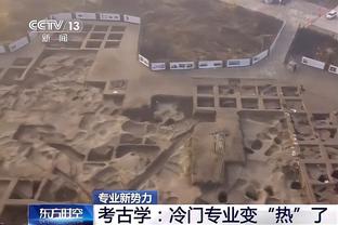 秀起来了！拉塞尔背打塞克斯顿成功 比出“太小了”手势